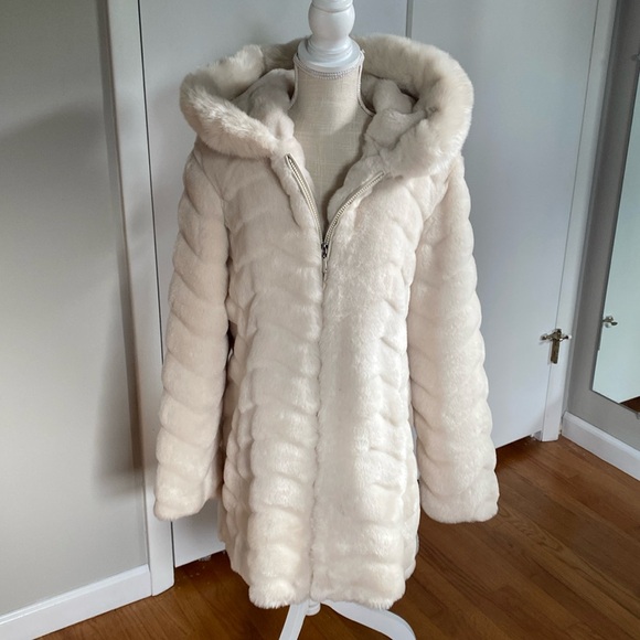 GALLERY Jackets & Blazers - Gallery White Faux Fur Coat